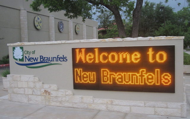 Installation of power lines and poles in New Braunfels will tie up traffic this weekend